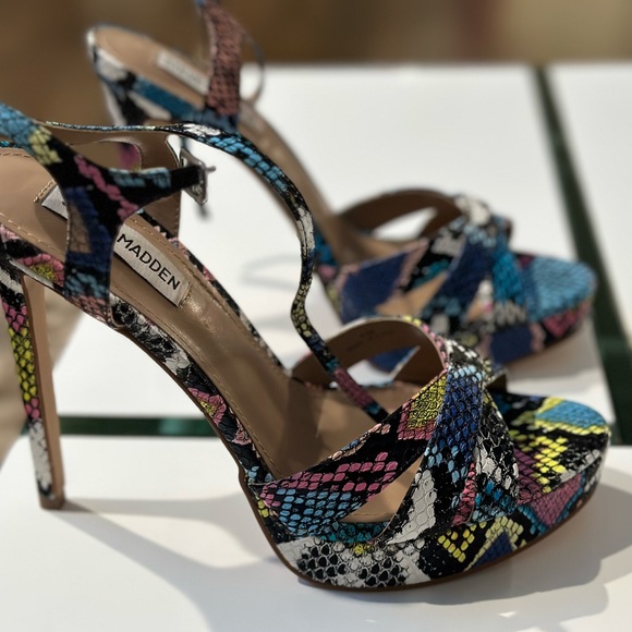 Worn only once - Picture 3 of 5